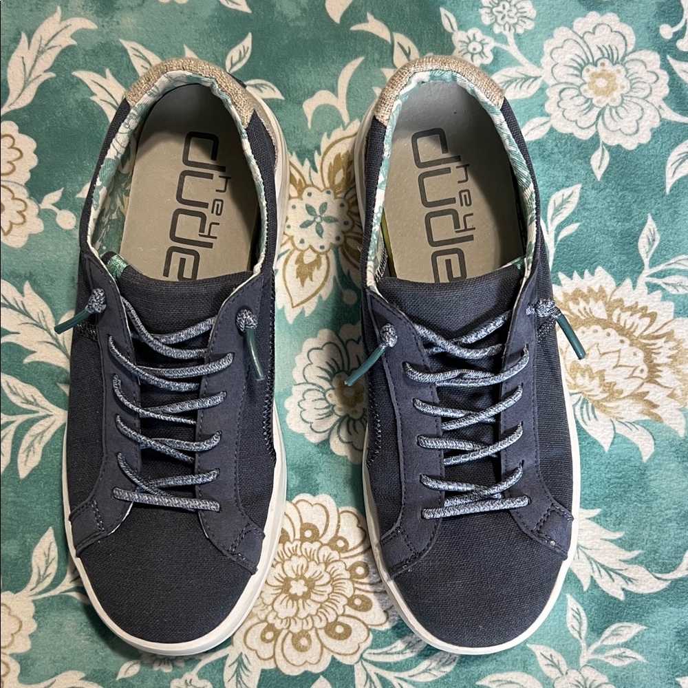 hey dude woman’s shoe